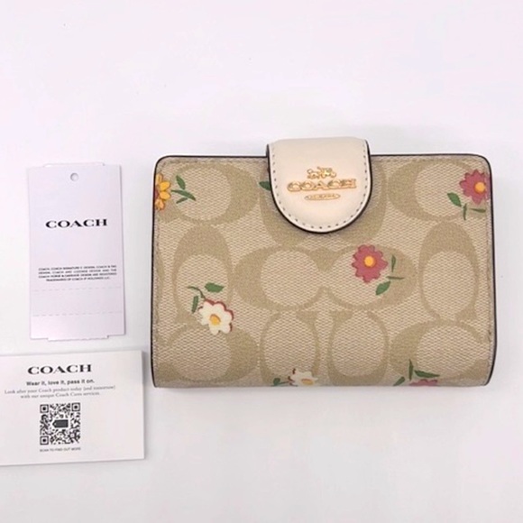 NEW Medium Corner Zip Wallet In Signature Canvas With Nostalgic Ditsy Print - Picture 11 of 11